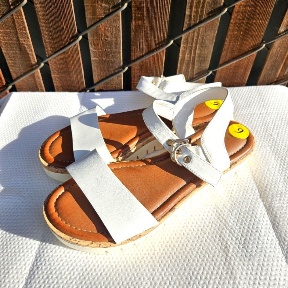 New Unisa Sandals Women's Size 9 - Picture 1 of 16